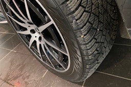 harmaa Mercedes-Benz EQC 2021 kuva 13.