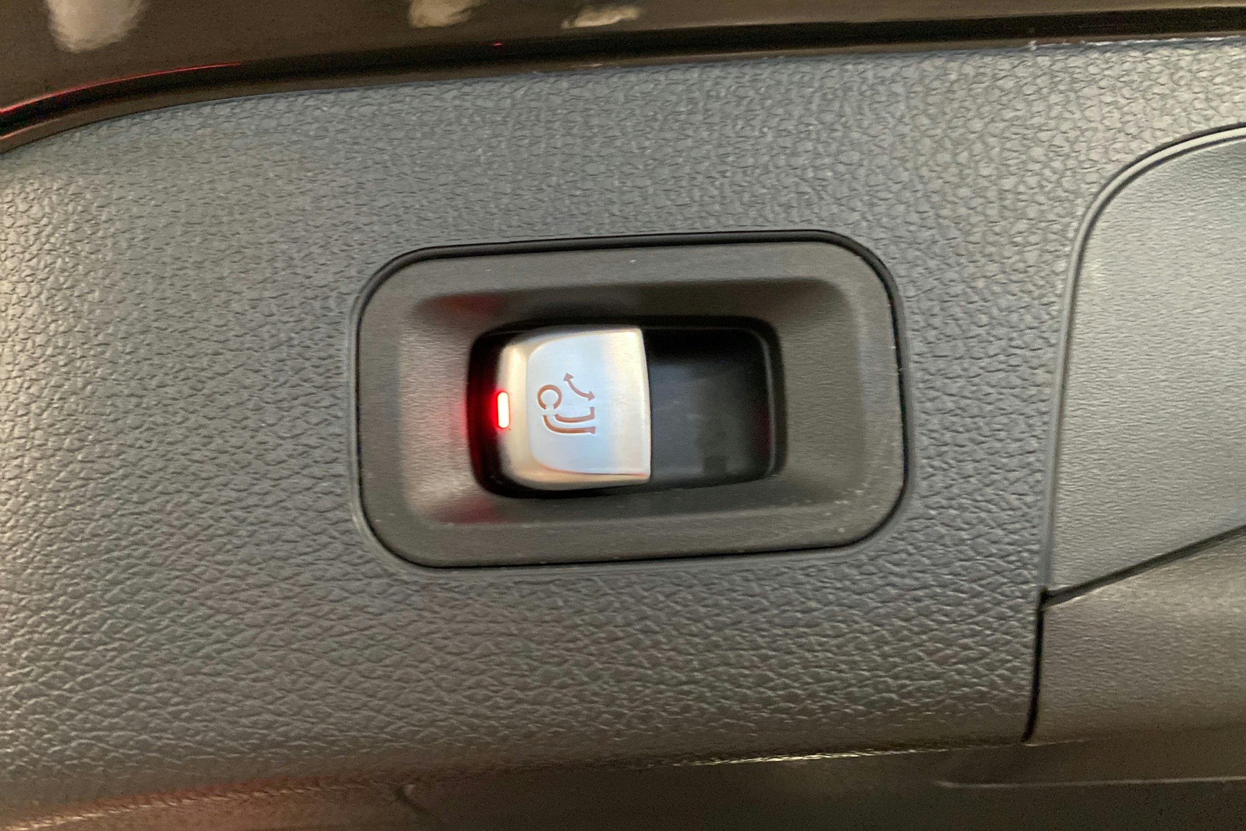 harmaa Mercedes-Benz EQC 2021 kuva 15.