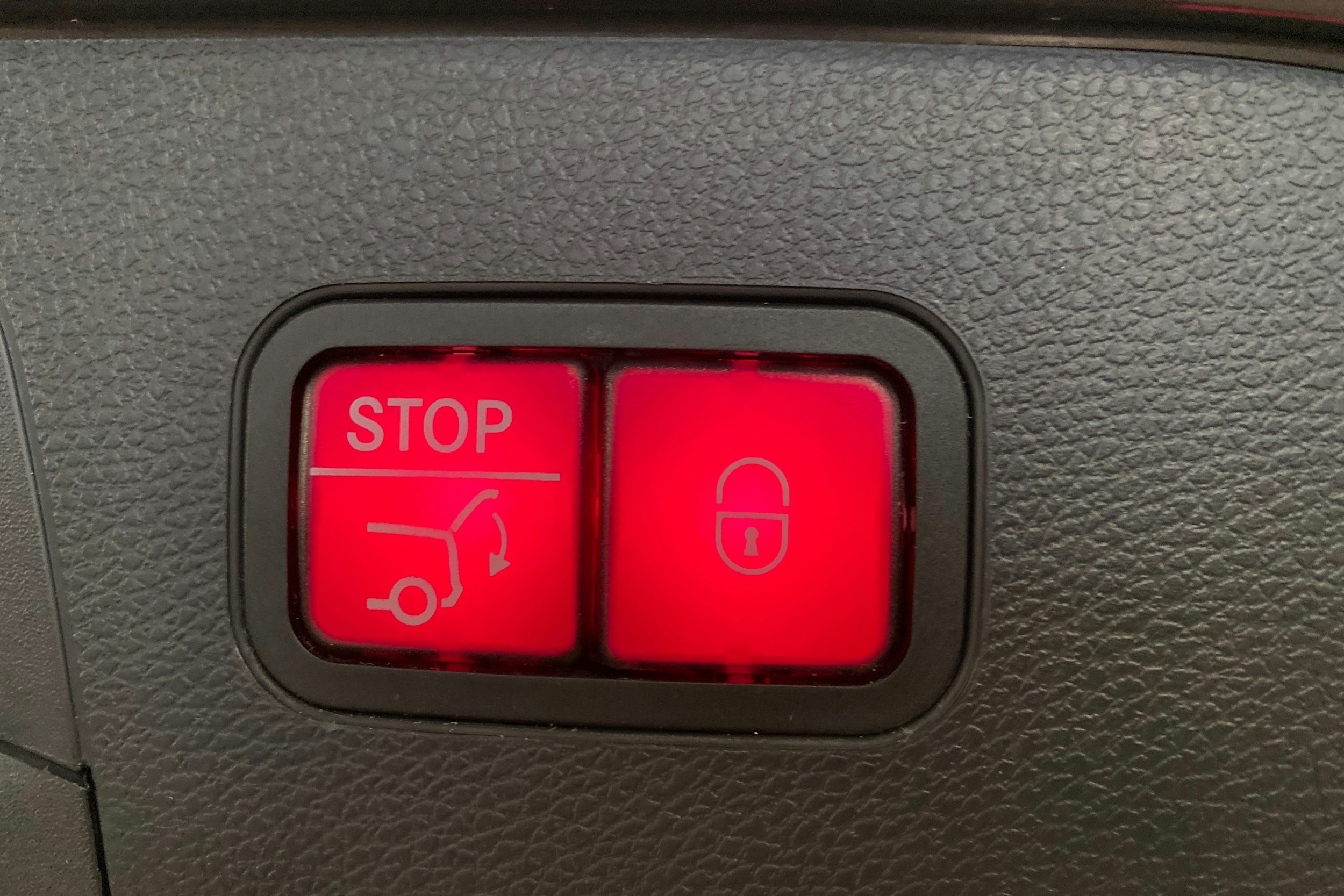 harmaa Mercedes-Benz EQC 2021 kuva 16.