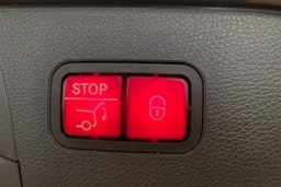 harmaa Mercedes-Benz EQC 2021 kuva 16.