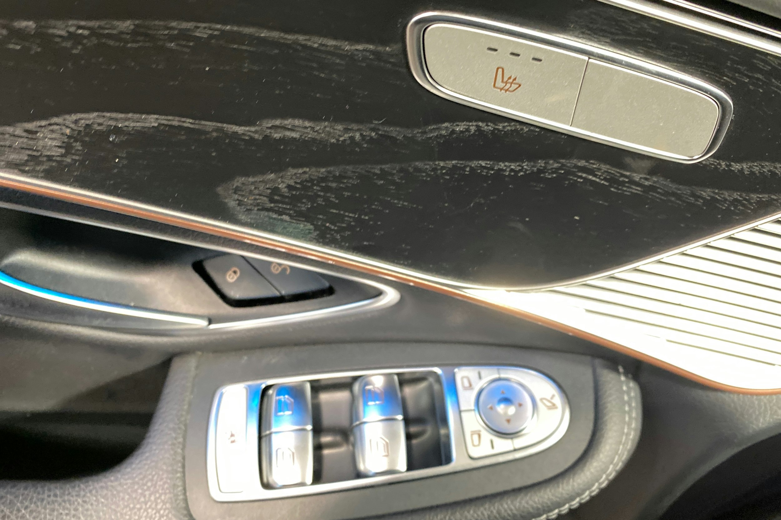 harmaa Mercedes-Benz EQC 2021 kuva 18.