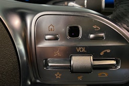 harmaa Mercedes-Benz EQC 2021 kuva 22.