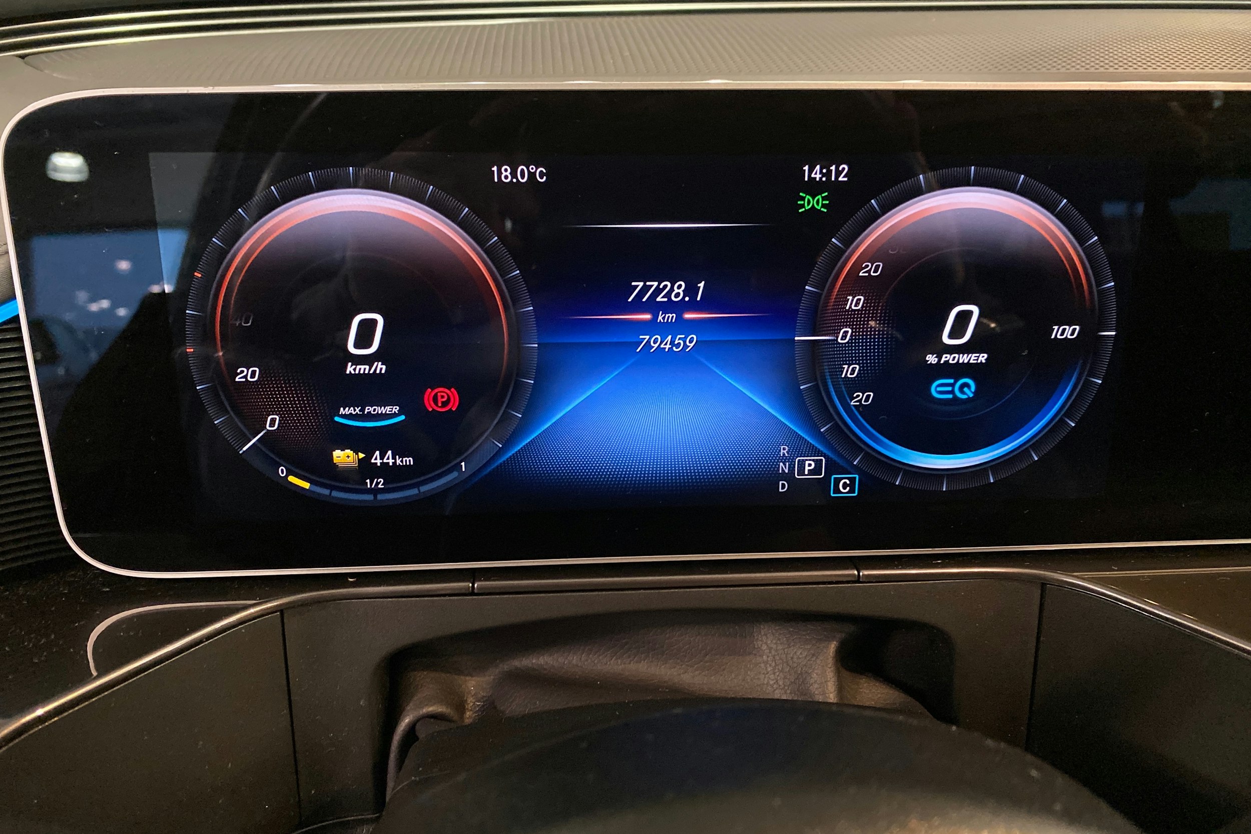 harmaa Mercedes-Benz EQC 2021 kuva 23.