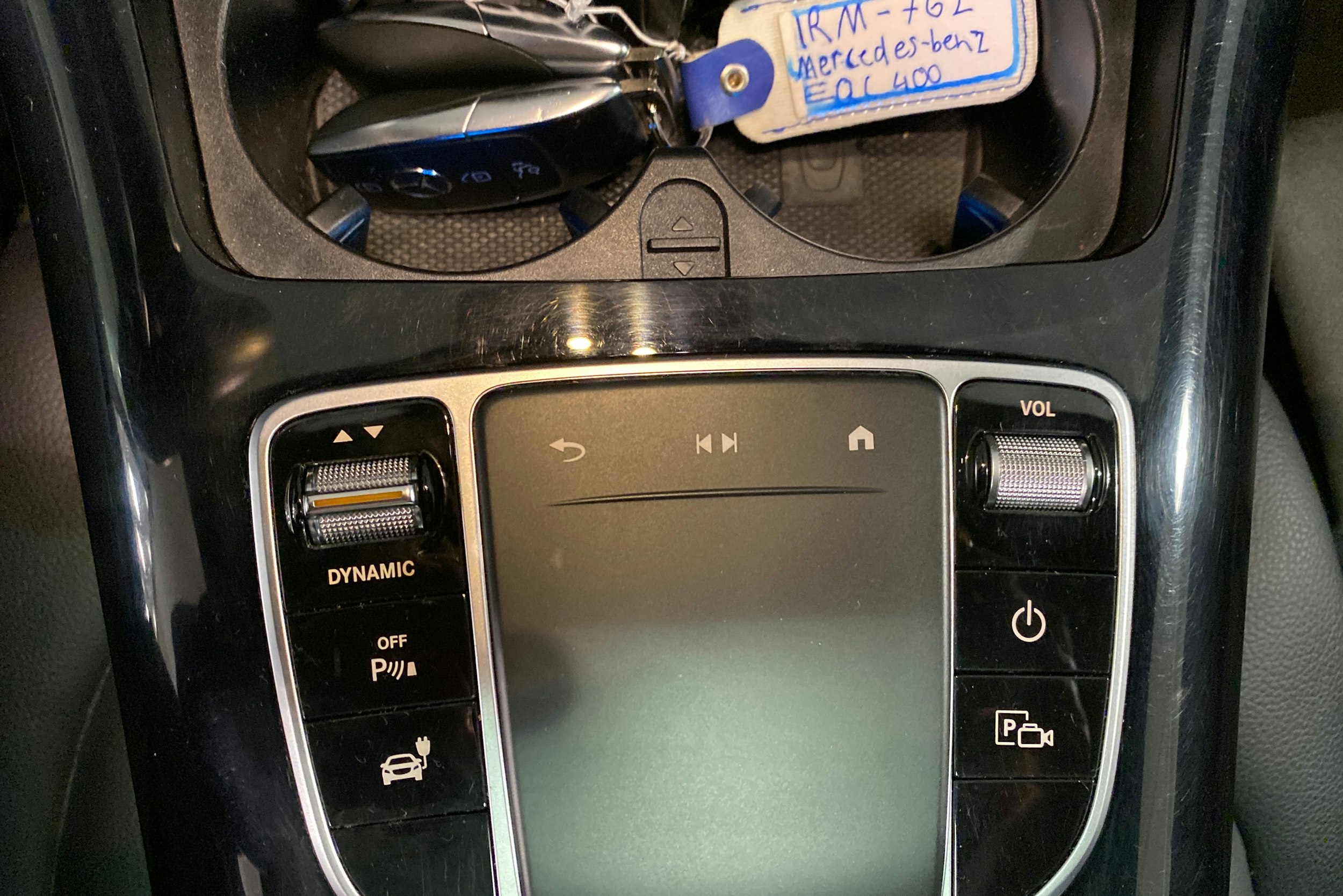 harmaa Mercedes-Benz EQC 2021 kuva 27.