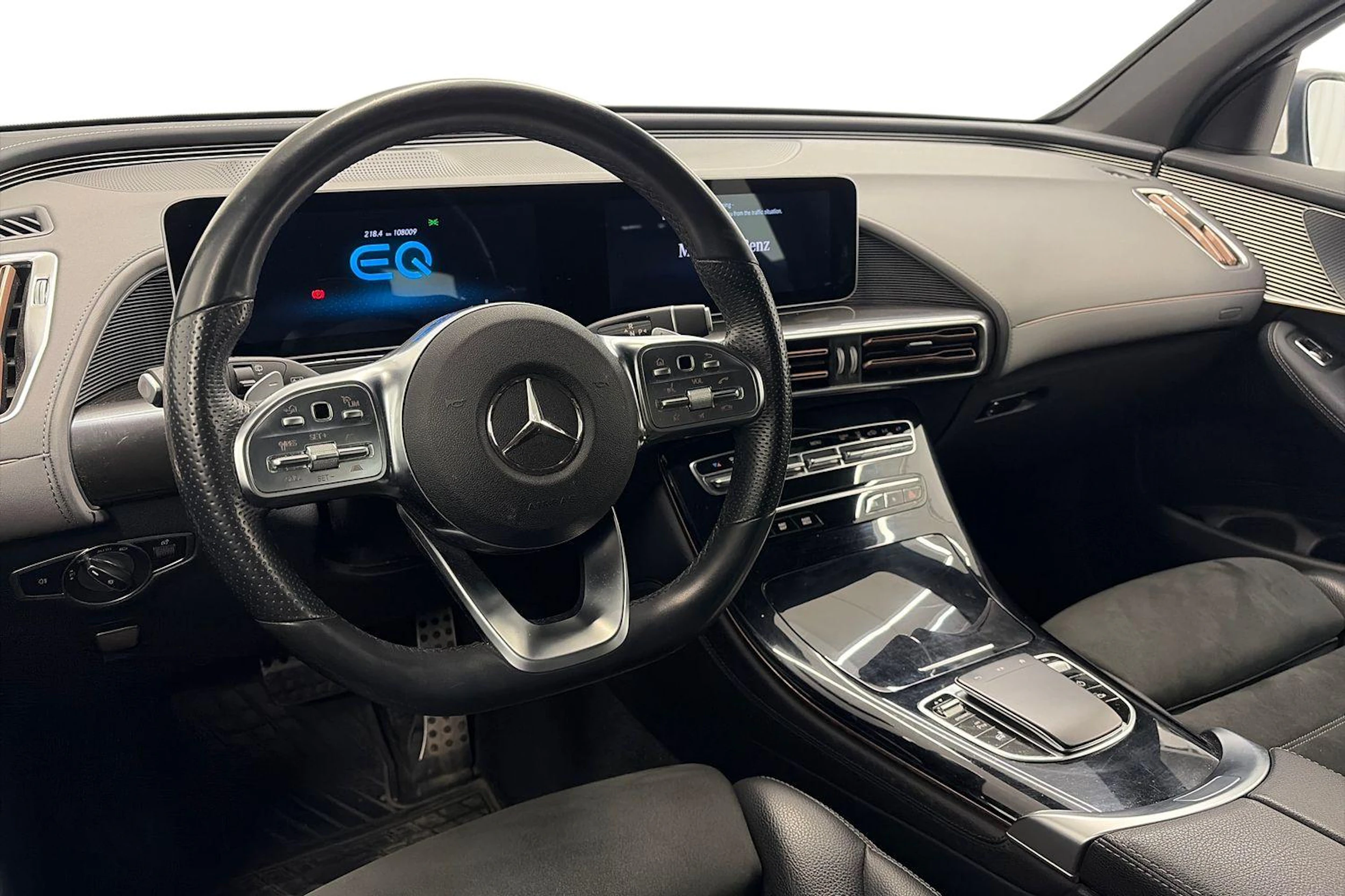 valkoinen Mercedes-Benz EQC 2021 kuva 8.