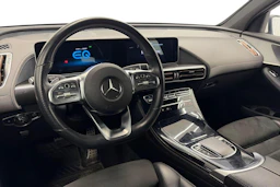 valkoinen Mercedes-Benz EQC 2021 kuva 8.
