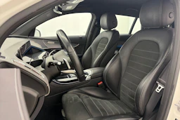 valkoinen Mercedes-Benz EQC 2021 kuva 18.