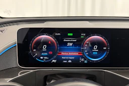 valkoinen Mercedes-Benz EQC 2021 kuva 19.