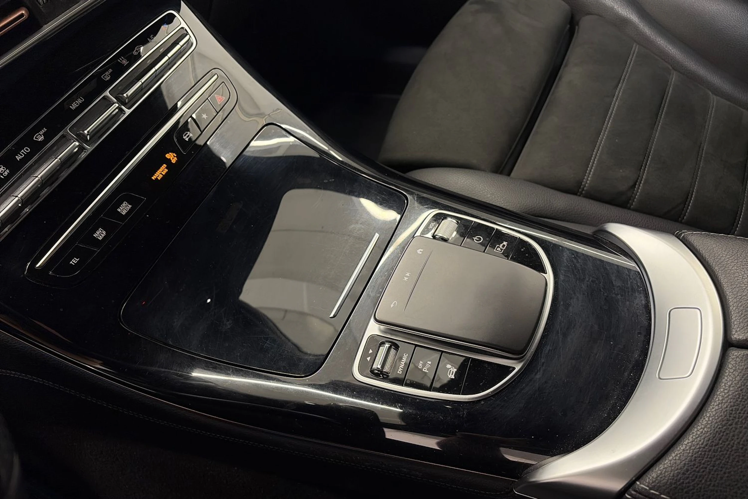 valkoinen Mercedes-Benz EQC 2021 kuva 29.