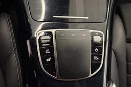 valkoinen Mercedes-Benz EQC 2021 kuva 30.