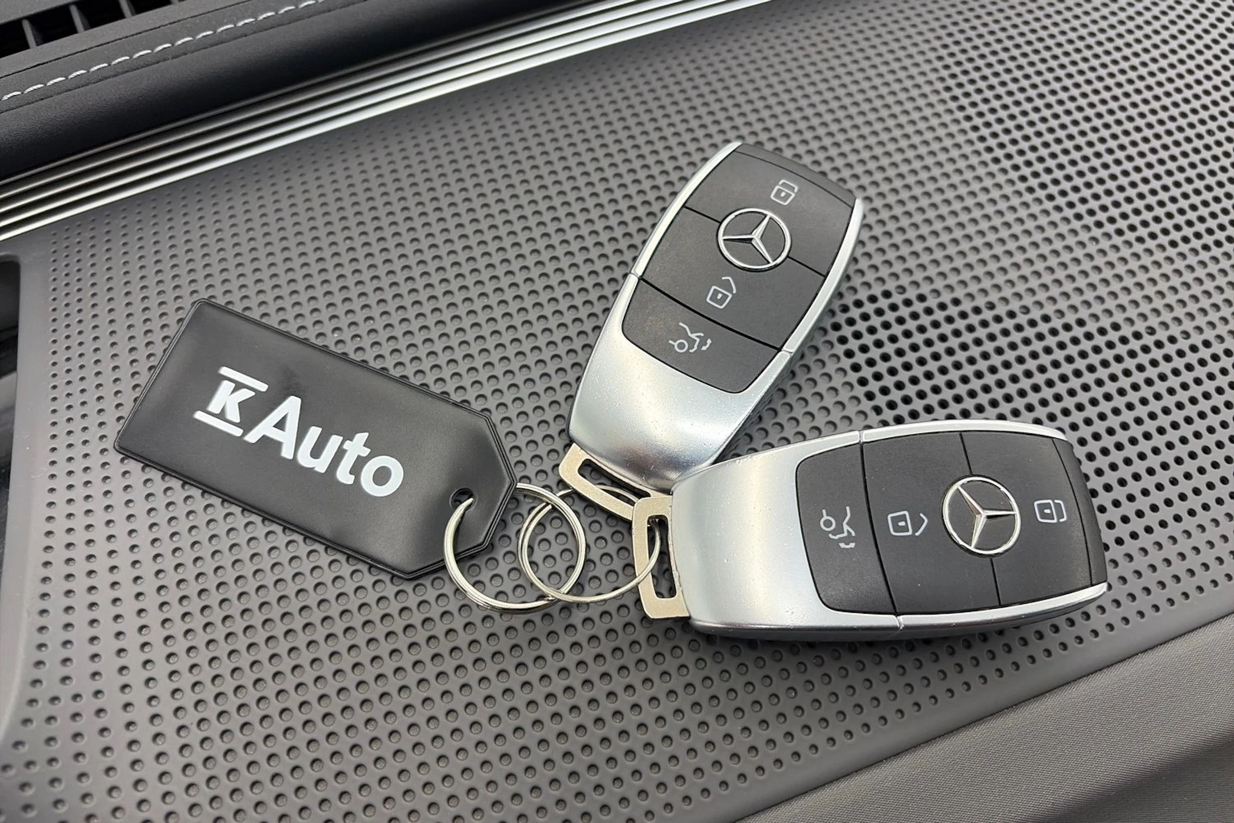 valkoinen Mercedes-Benz EQC 2021 kuva 31.