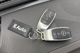 valkoinen Mercedes-Benz EQC 2021 kuva 31.