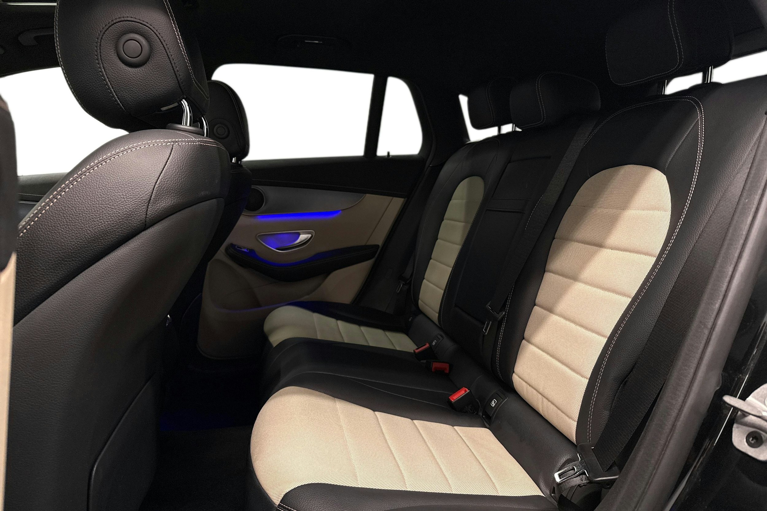 musta Mercedes-Benz EQC 2021 kuva 10.