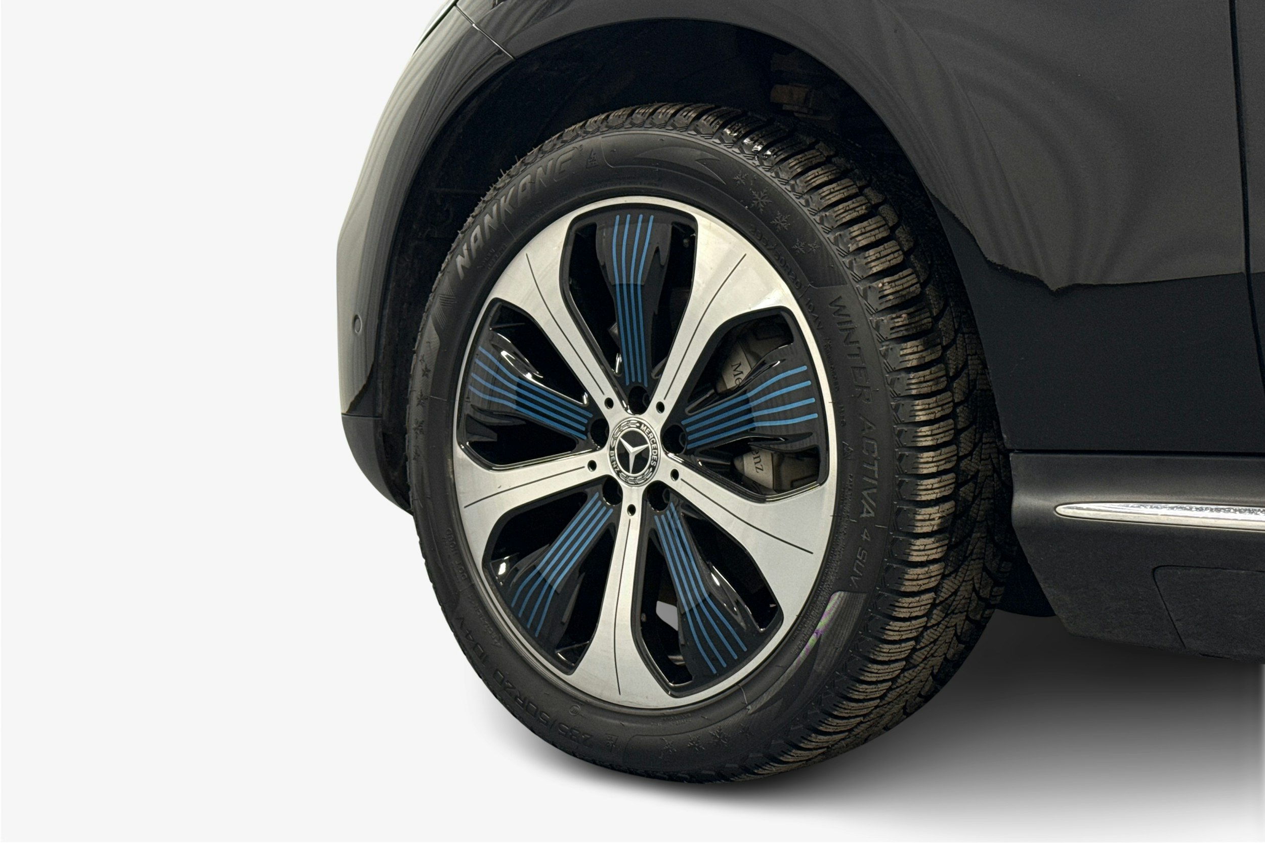 musta Mercedes-Benz EQC 2021 kuva 11.