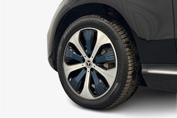 musta Mercedes-Benz EQC 2021 kuva 11.