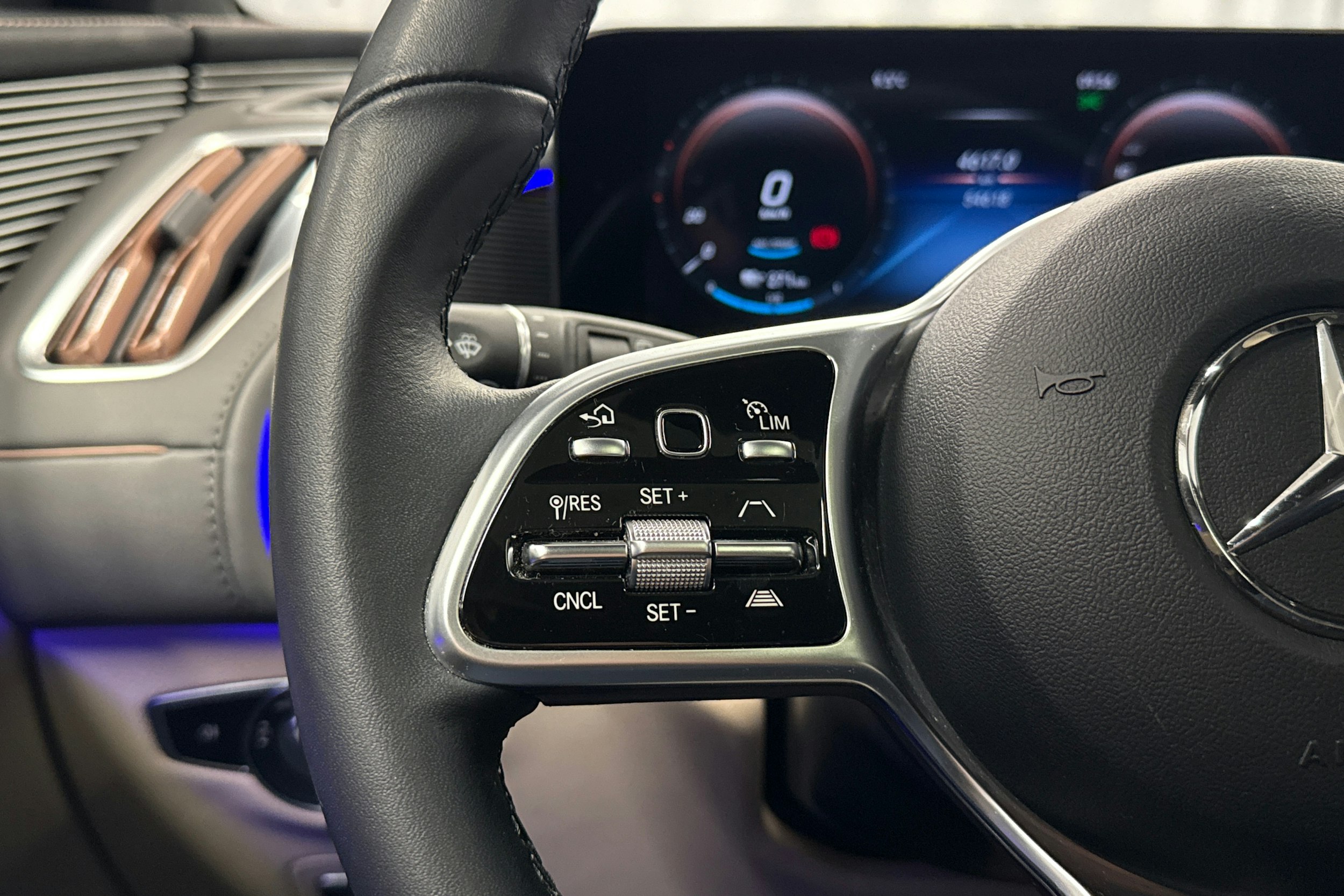 musta Mercedes-Benz EQC 2021 kuva 16.