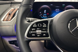 musta Mercedes-Benz EQC 2021 kuva 16.