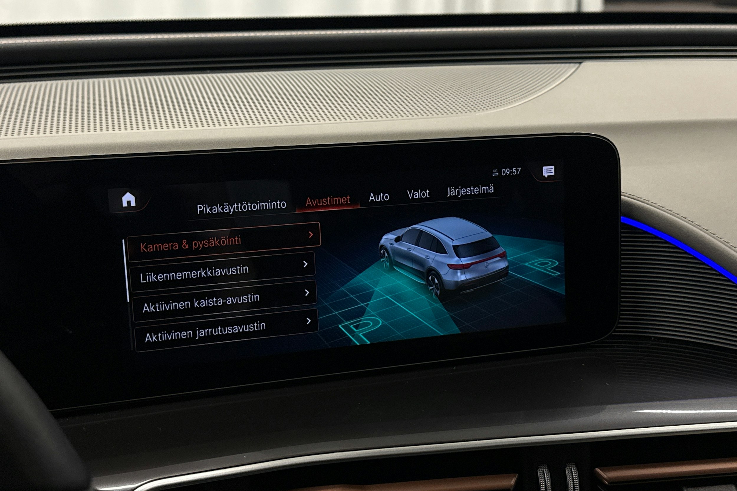 musta Mercedes-Benz EQC 2021 kuva 21.