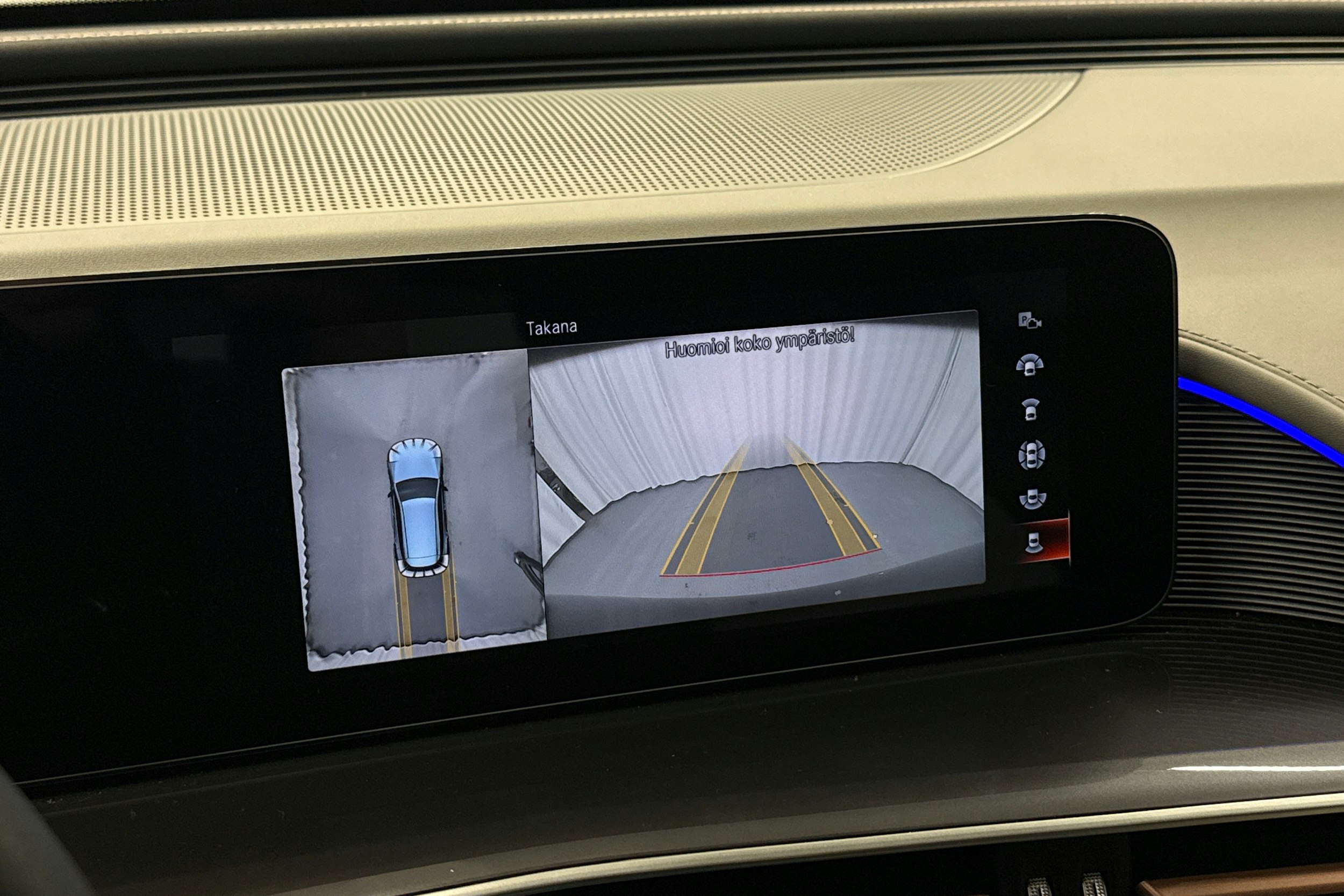 musta Mercedes-Benz EQC 2021 kuva 22.