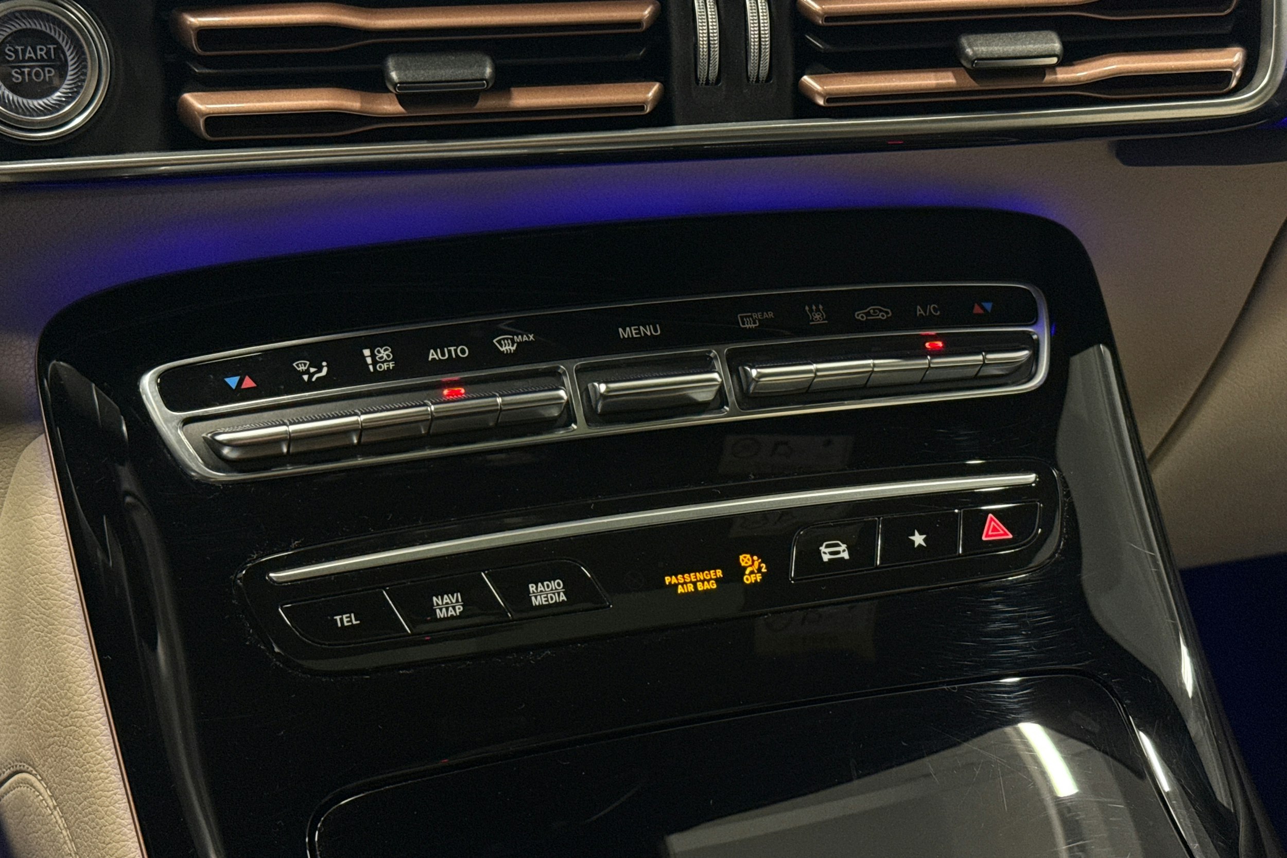 musta Mercedes-Benz EQC 2021 kuva 26.