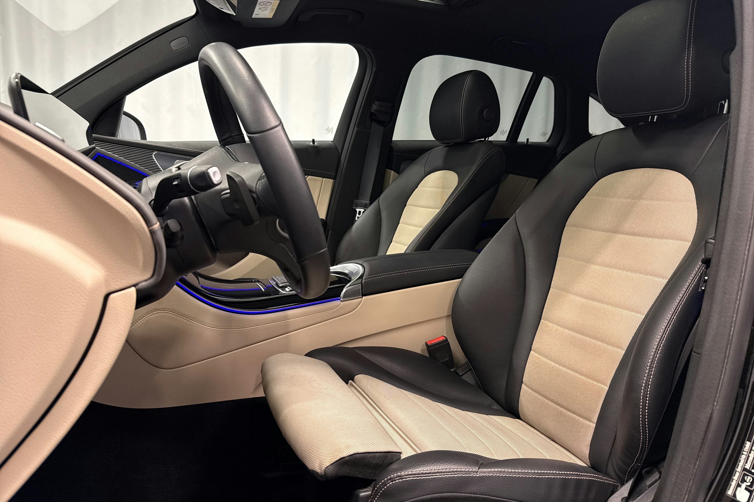 musta Mercedes-Benz EQC 2021 kuva 29.