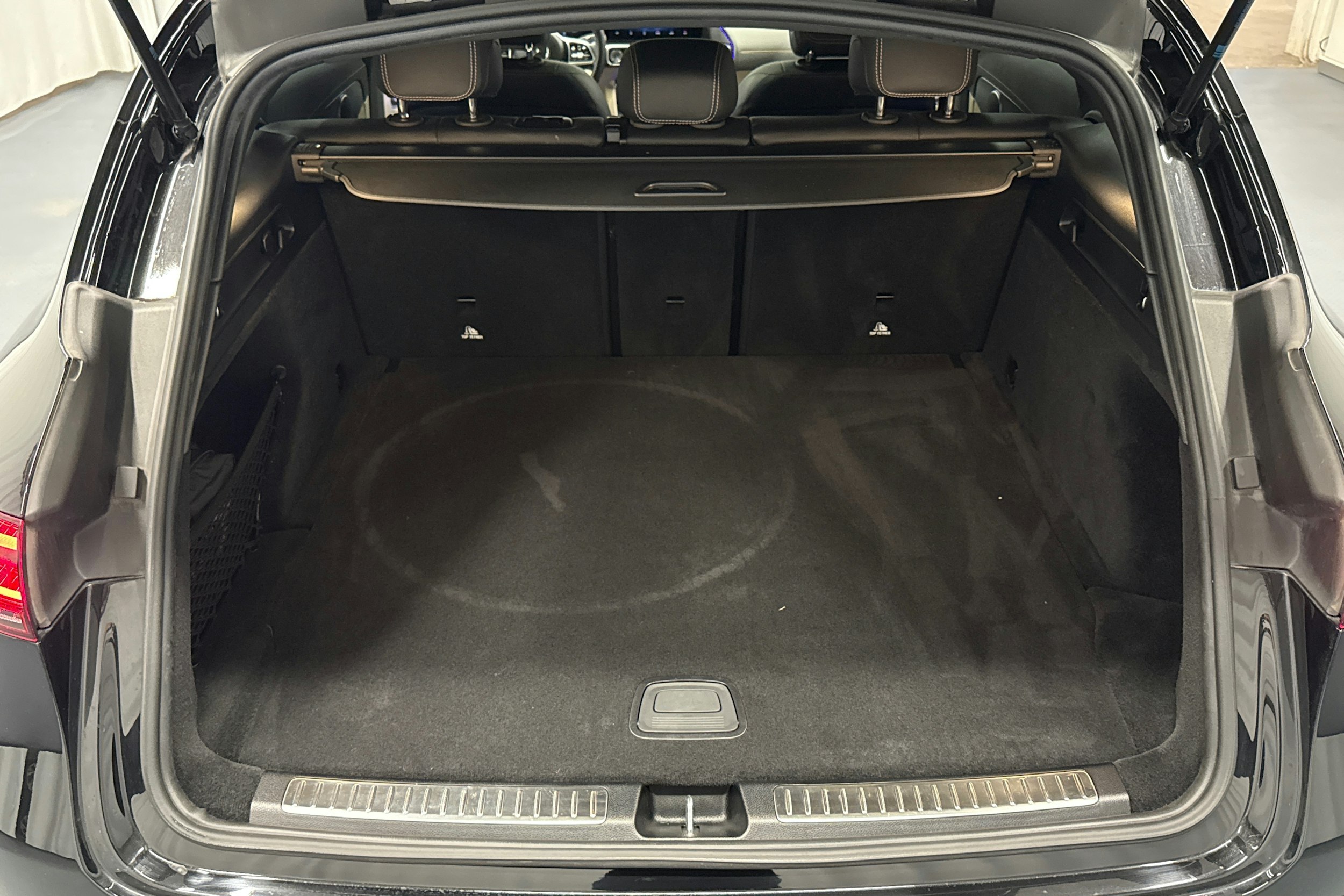 musta Mercedes-Benz EQC 2021 kuva 30.