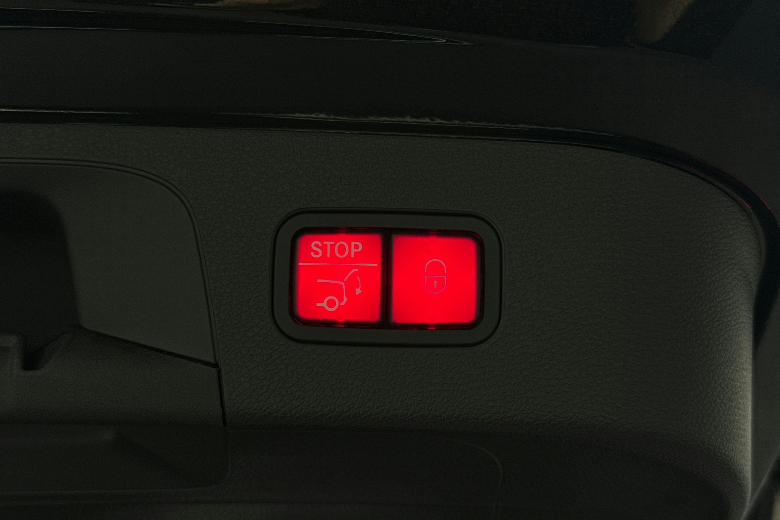 musta Mercedes-Benz EQC 2021 kuva 31.