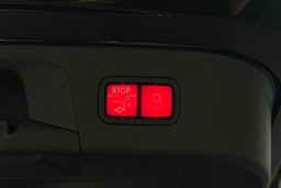 musta Mercedes-Benz EQC 2021 kuva 31.