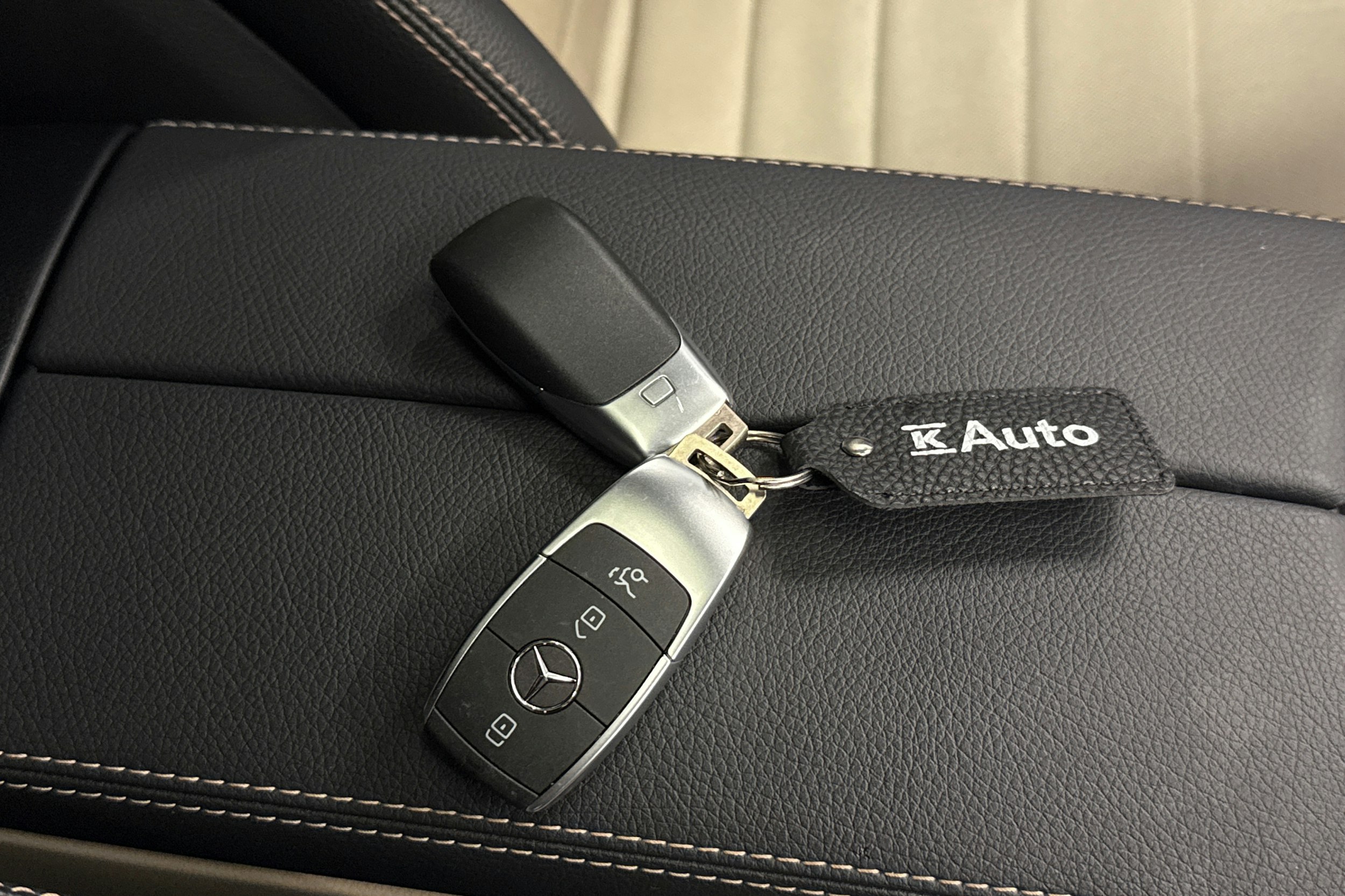 musta Mercedes-Benz EQC 2021 kuva 32.