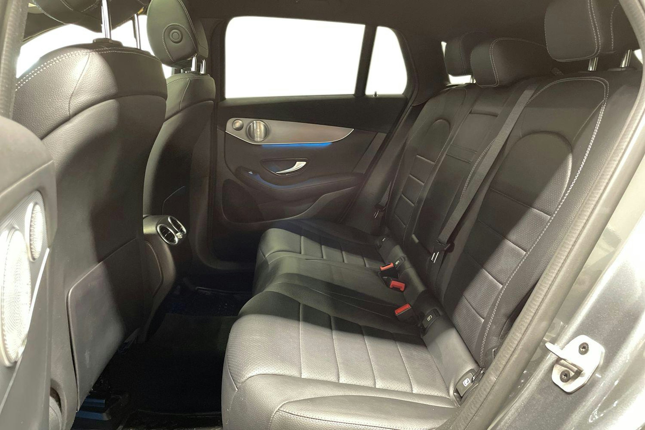 harmaa Mercedes-Benz EQC 2021 kuva 10.