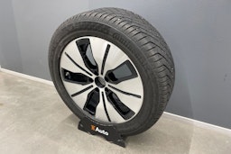harmaa Mercedes-Benz EQC 2021 kuva 14.