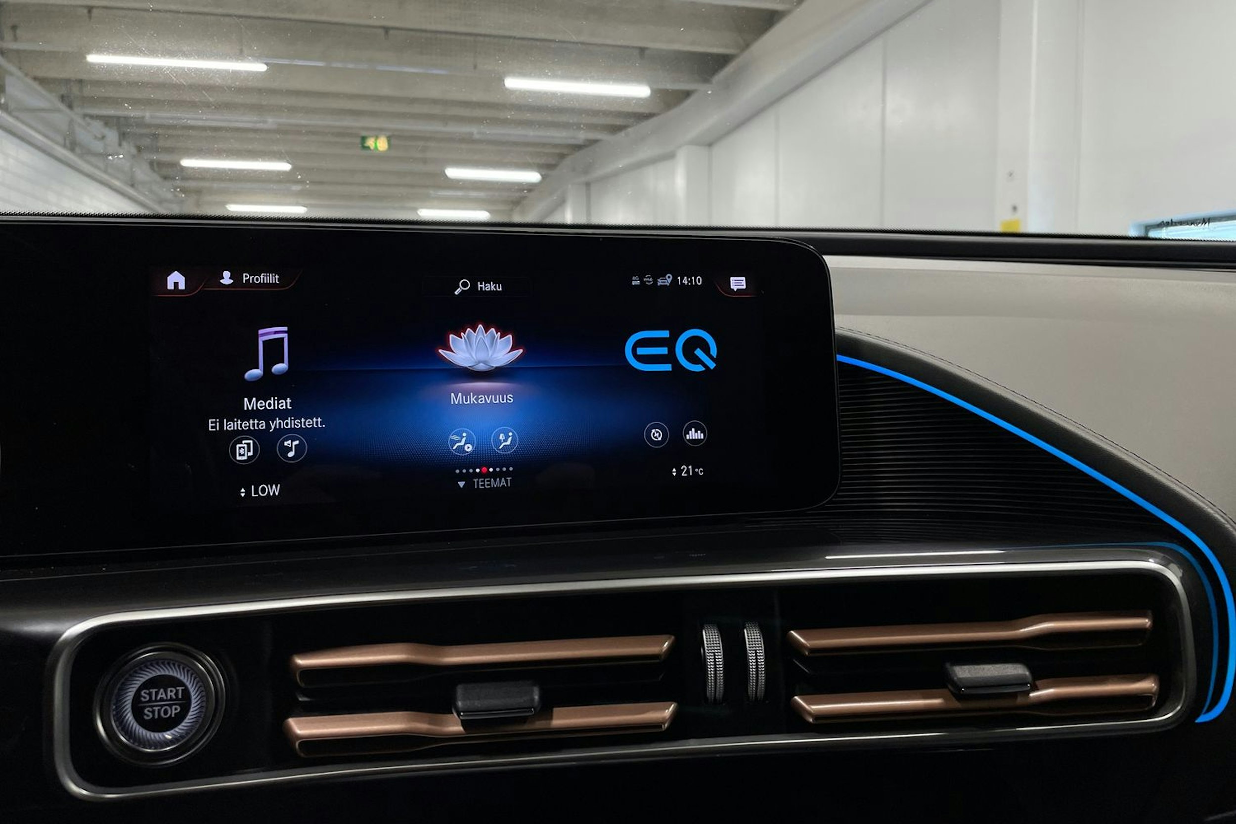 harmaa Mercedes-Benz EQC 2021 kuva 18.