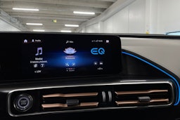 harmaa Mercedes-Benz EQC 2021 kuva 18.