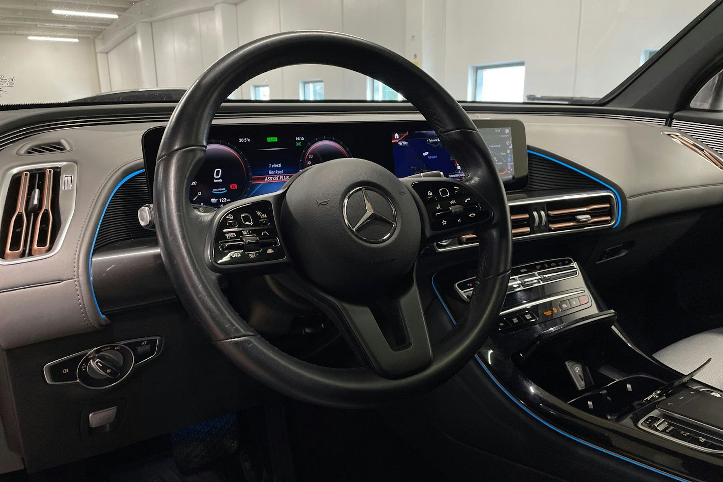 harmaa Mercedes-Benz EQC 2021 kuva 33.