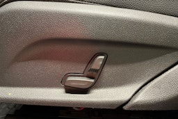 harmaa Mercedes-Benz EQC 2021 kuva 36.