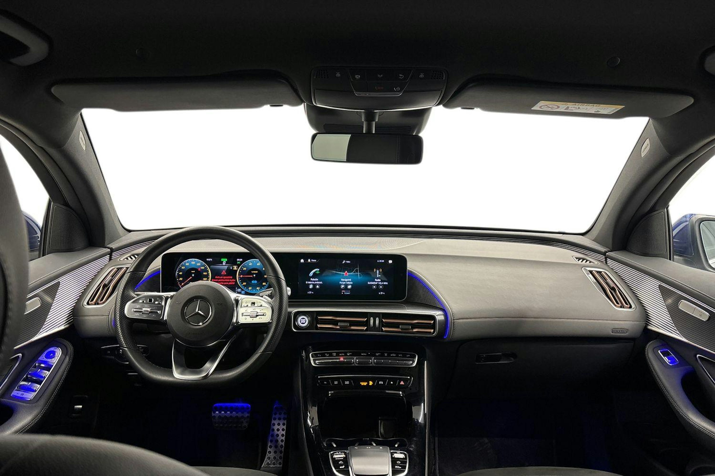 Sininen Mercedes-Benz EQC 2021 kuva 9.