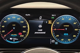 Sininen Mercedes-Benz EQC 2021 kuva 16.