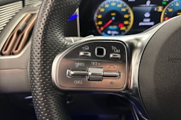 Sininen Mercedes-Benz EQC 2021 kuva 17.