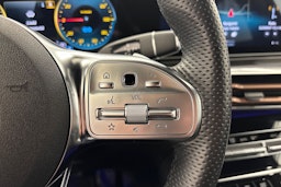 Sininen Mercedes-Benz EQC 2021 kuva 18.