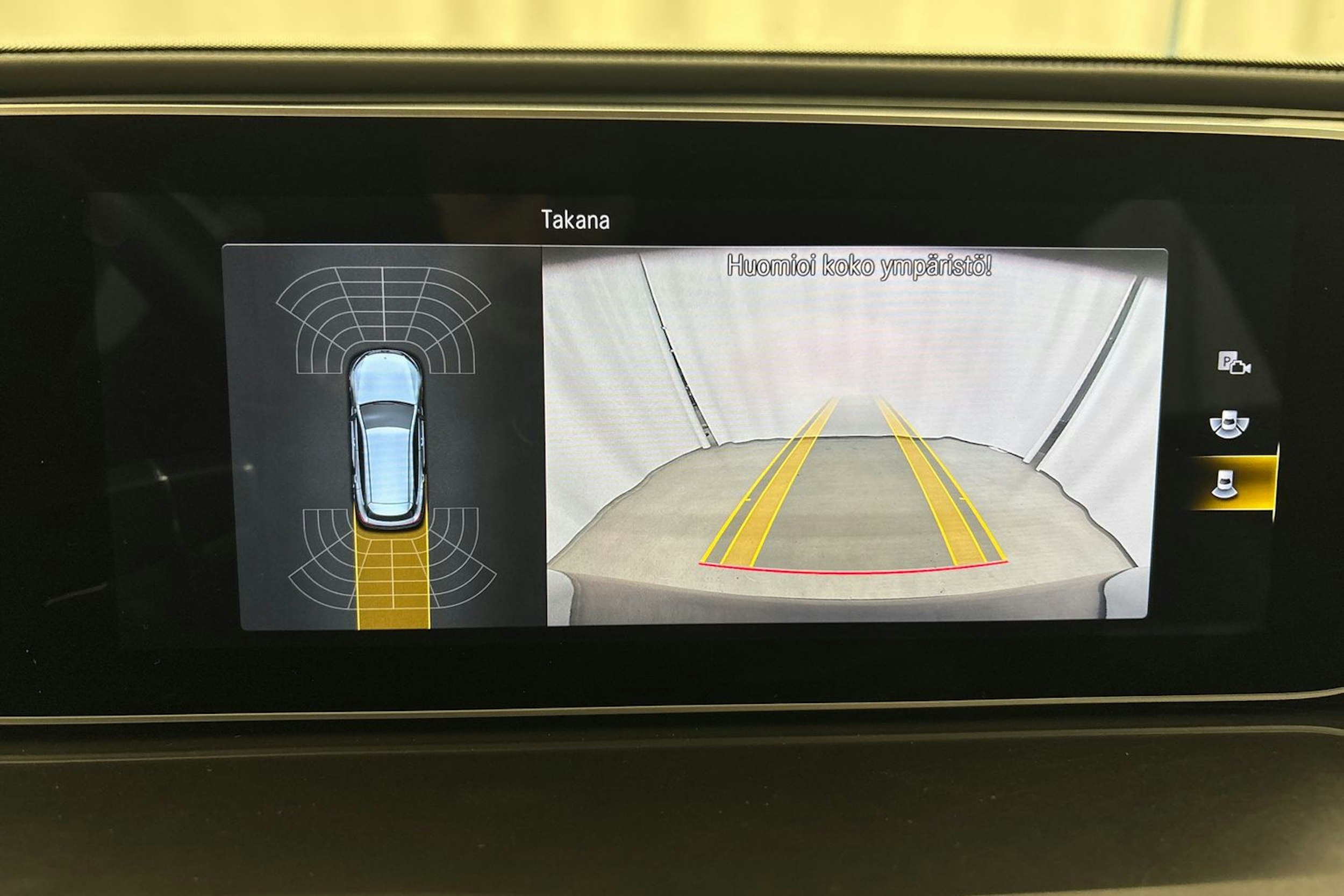 Sininen Mercedes-Benz EQC 2021 kuva 20.