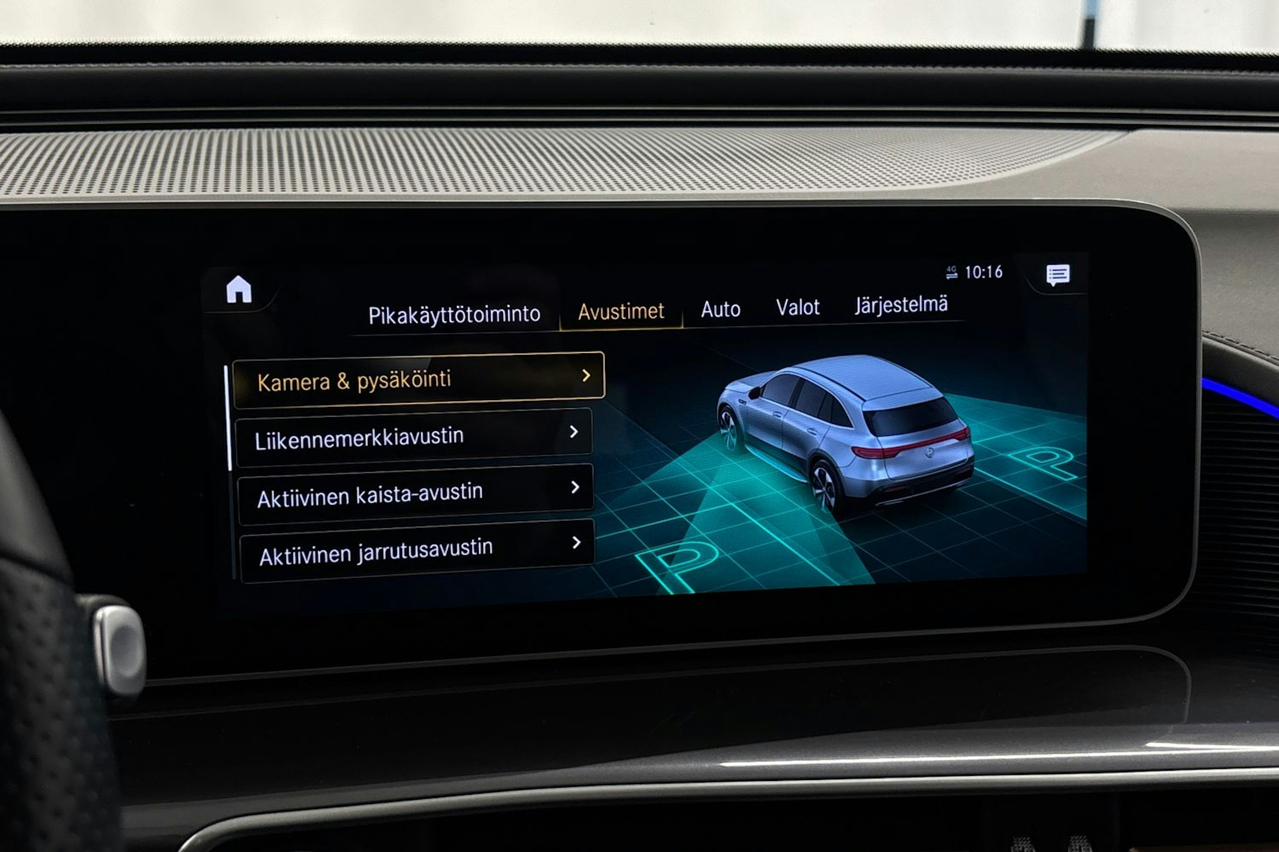 Sininen Mercedes-Benz EQC 2021 kuva 21.