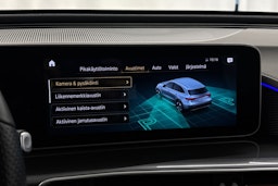 Sininen Mercedes-Benz EQC 2021 kuva 21.