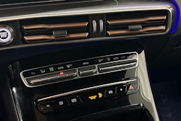 Sininen Mercedes-Benz EQC 2021 kuva 23.