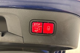 Sininen Mercedes-Benz EQC 2021 kuva 27.