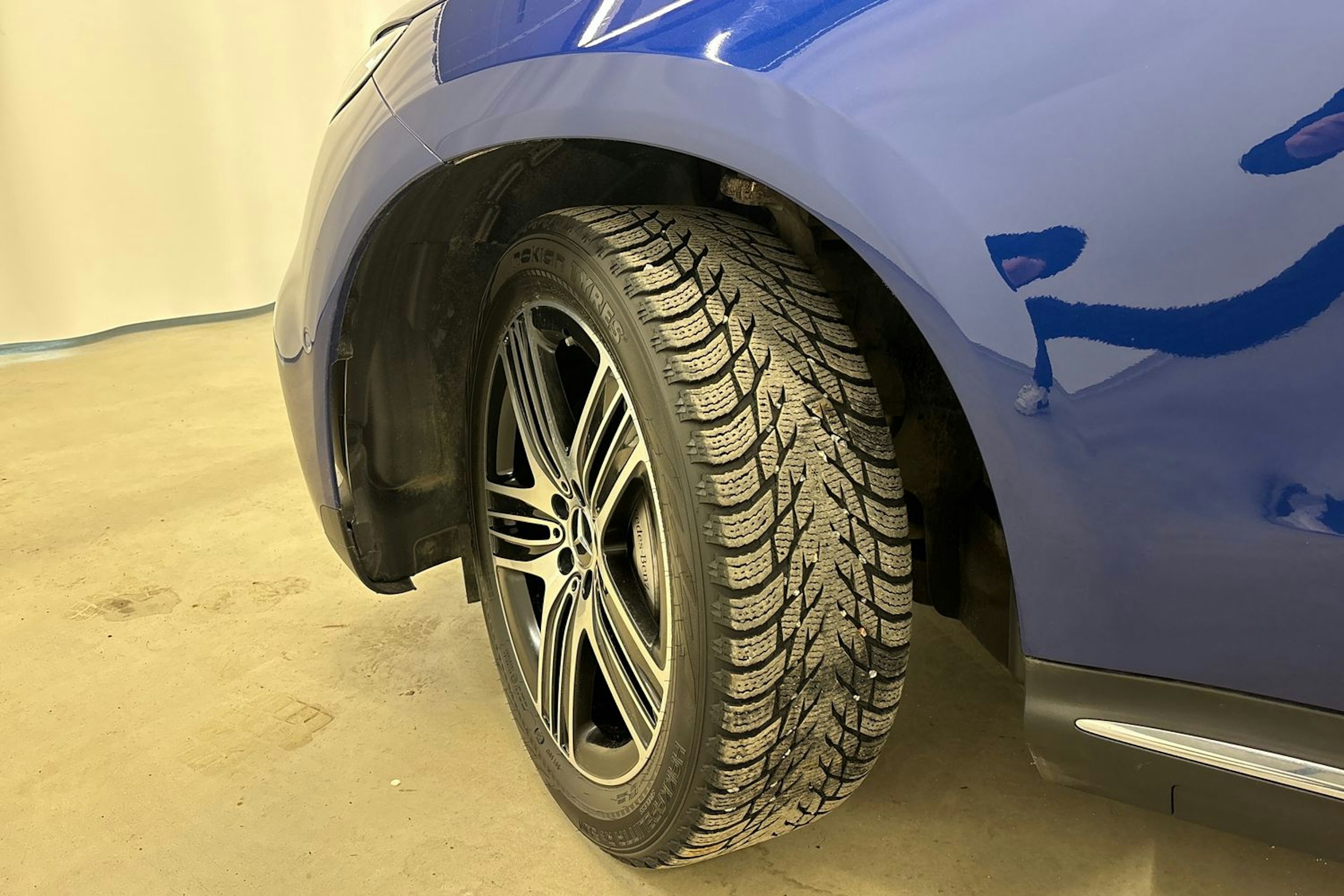 Sininen Mercedes-Benz EQC 2021 kuva 28.