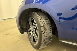 Sininen Mercedes-Benz EQC 2021 kuva 28.