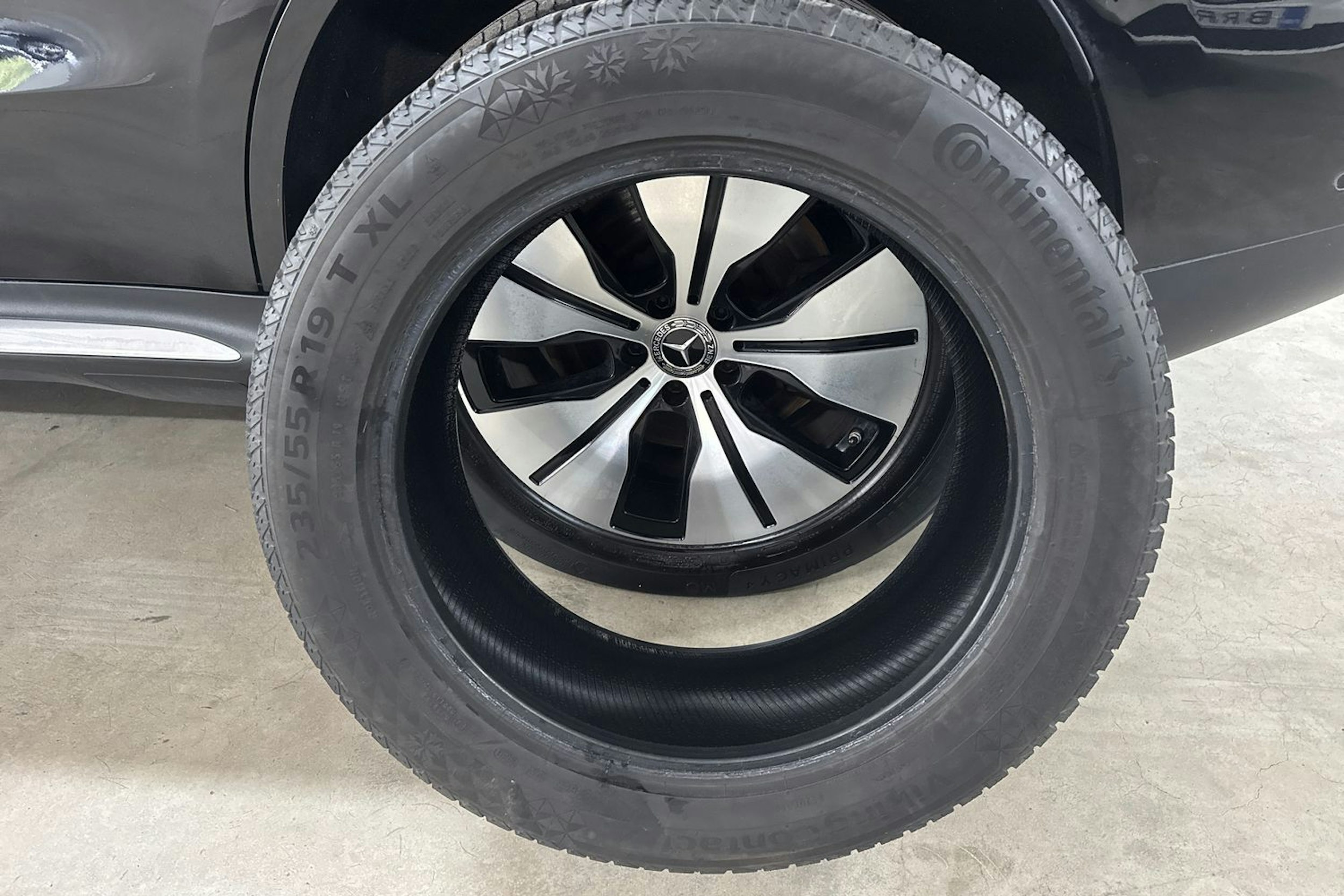 musta Mercedes-Benz EQC 2022 kuva 14.