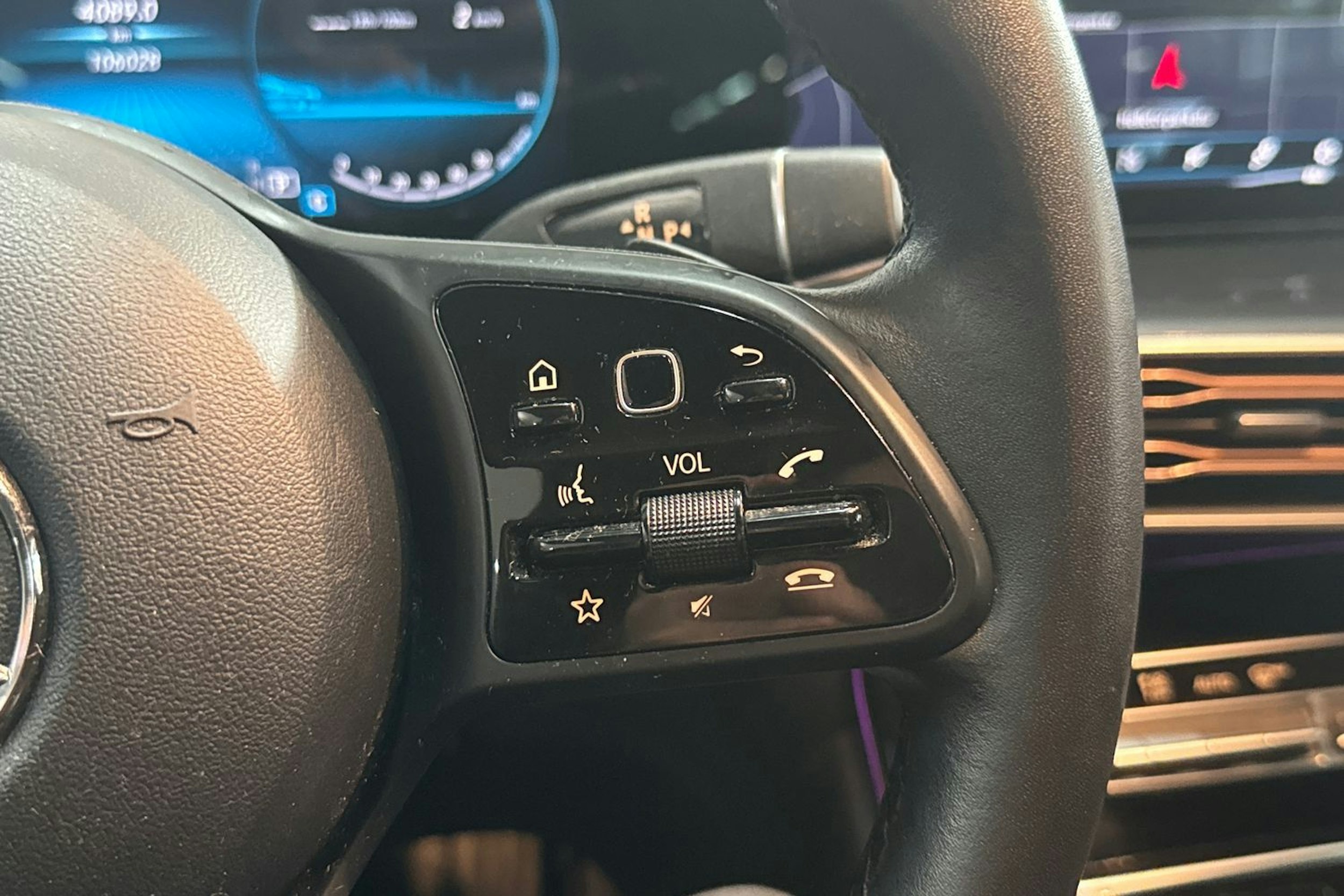 musta Mercedes-Benz EQC 2022 kuva 18.