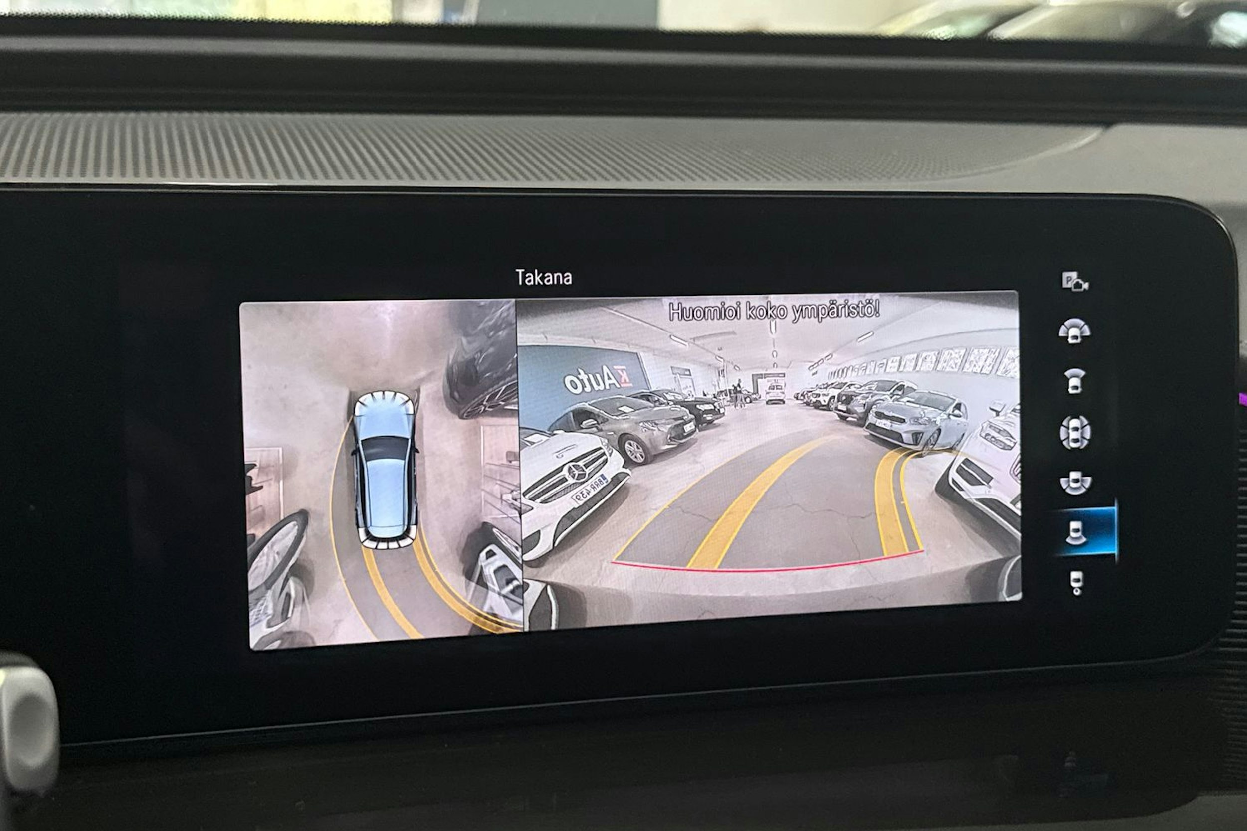 musta Mercedes-Benz EQC 2022 kuva 23.