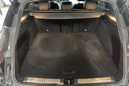 musta Mercedes-Benz EQC 2022 kuva 26.